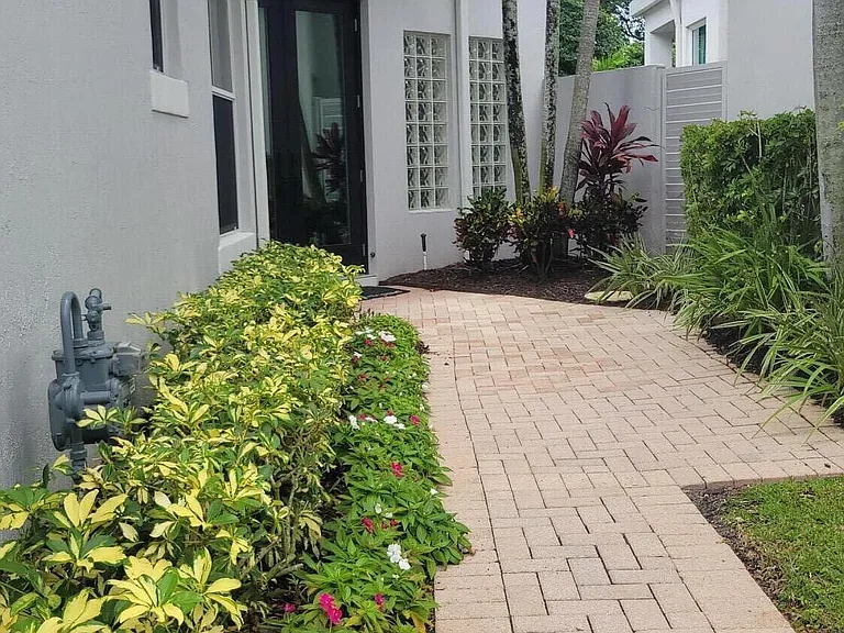 127 Sunset Cove Ln — Photo 1