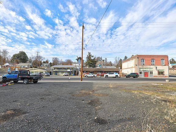 3rd image of 105 S Main St