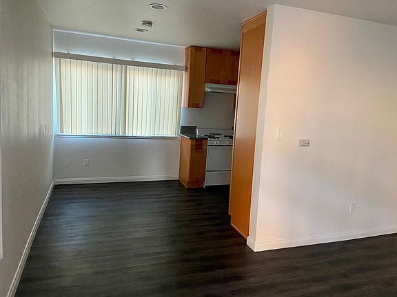 5th image of 2750 Arlington Ave APT D