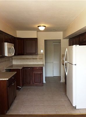 1st image of 906 Green Hollow Dr #906