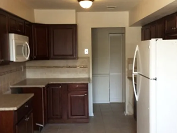 906 Green Hollow Dr #906, Iselin, NJ 08830