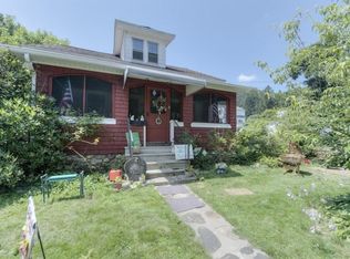 4 Pleasant Ter, Ware, MA 01082