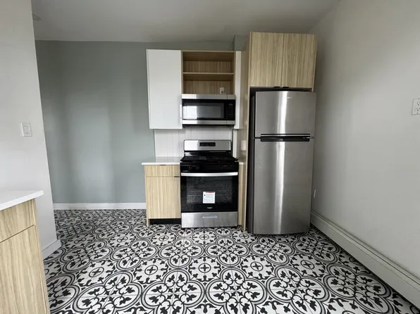 239 Halladay St #3, Jersey City, NJ 07304