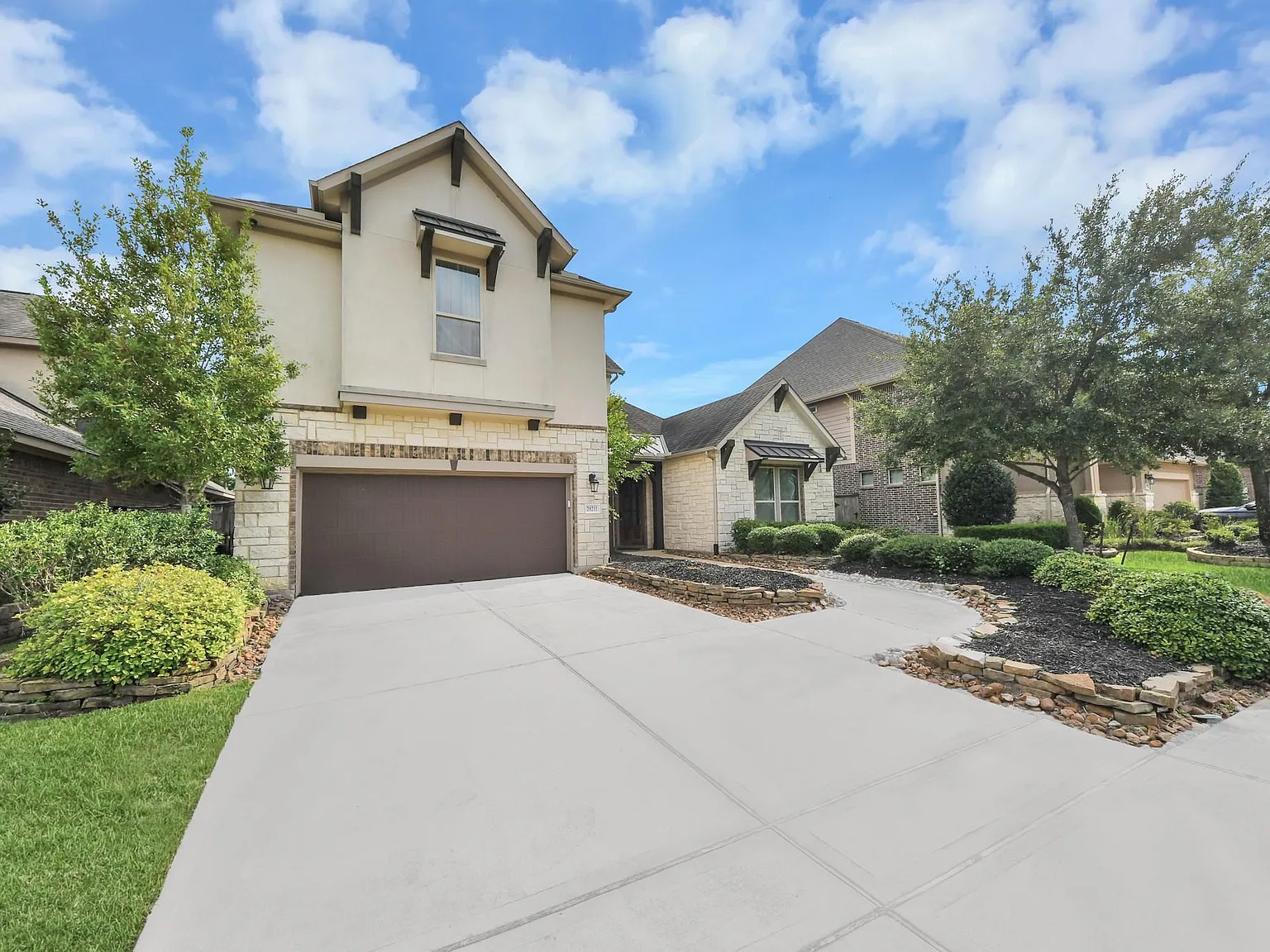 4 bed, 3.5 bath, 3870 sqft, $4,300 — Photo 2
