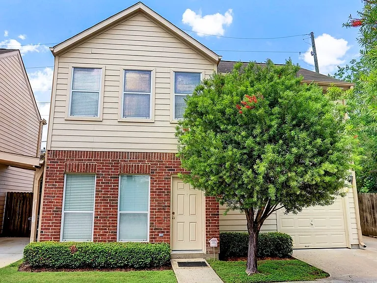 2232 Naomi St — Photo 1