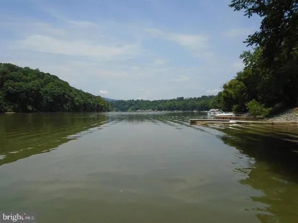 139128 Boo Blvd, Falling Waters, WV 25419