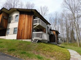 2 Country Squire Dr, Cromwell, CT 06416