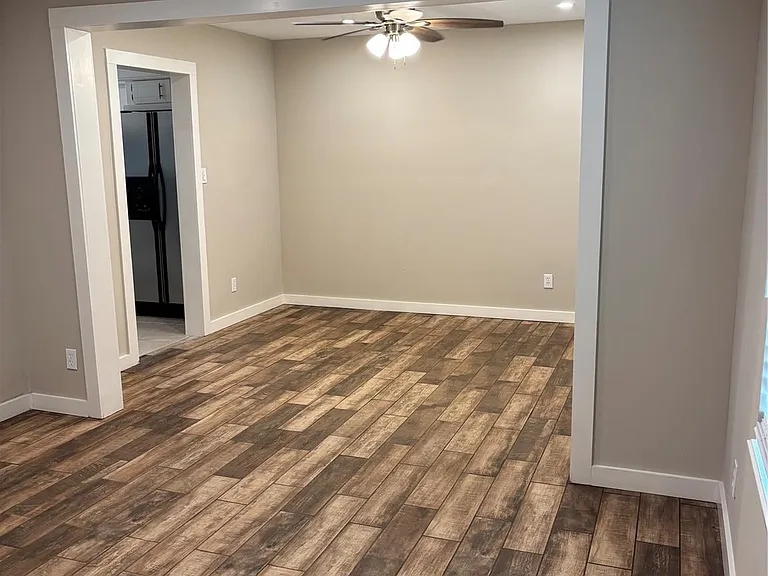 8049 Forest Hills Dr — Photo 12