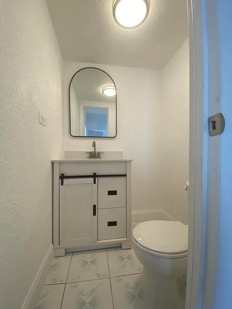 2 bed, 1.5 bath, 1000 sqft, $2,200 — Photo 4