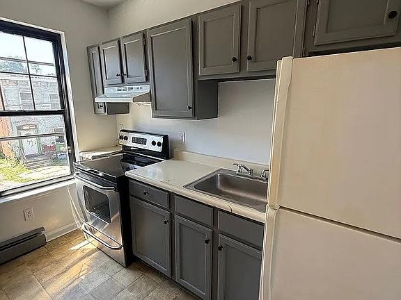 4th image of 129 W Parmenter St Floor 2