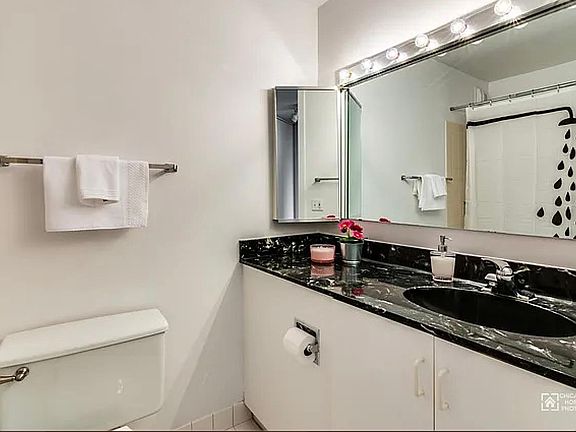 5th image of 405 N Wabash Ave Unit 1415