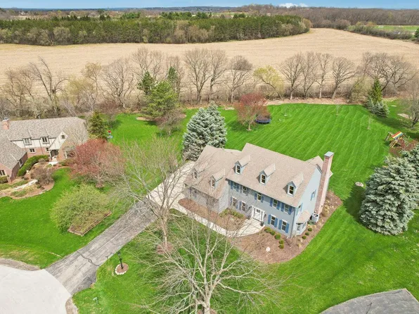 W311N4982 Old Steeple COURT, Hartland, WI 53029
