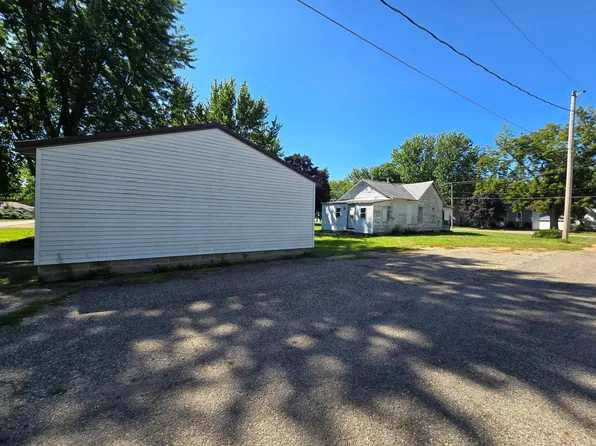 125 N 2nd St, Eagle Lake, MN 56024