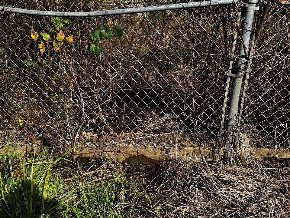 37th image of 2210 N Hurricane Creek Rd