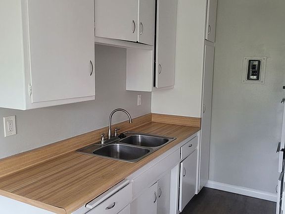 5th image of 5882 Fullerton Ave #17