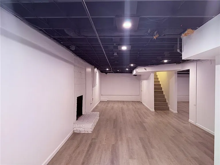 6651 Castleton Dr — Photo 32