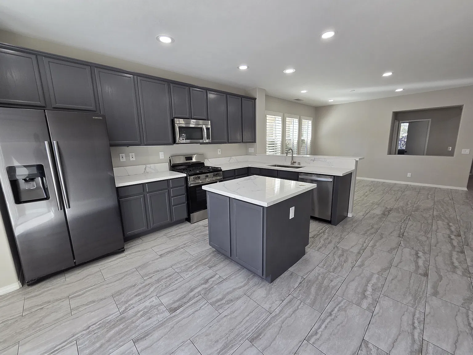 4 bed, 2514 sqft, $6,250 — Photo 4