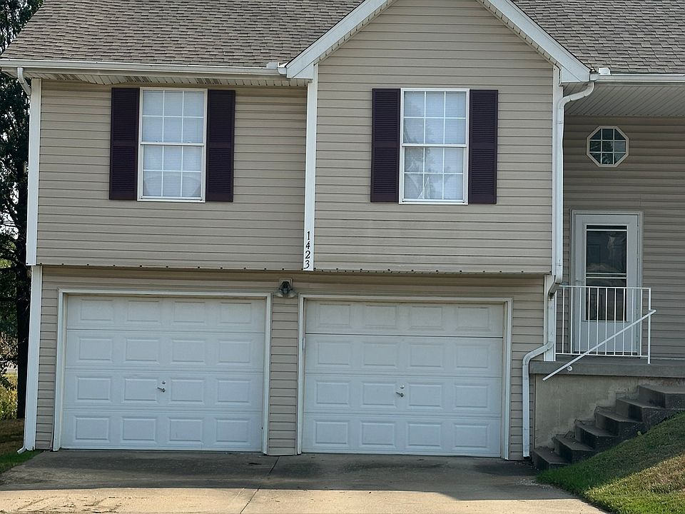 1423 Limerick Court (left side of duplex)
