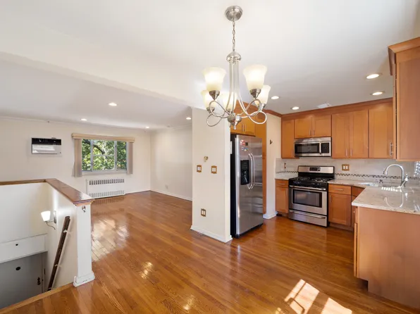 227-16 Hillside Avenue image 12 of 23