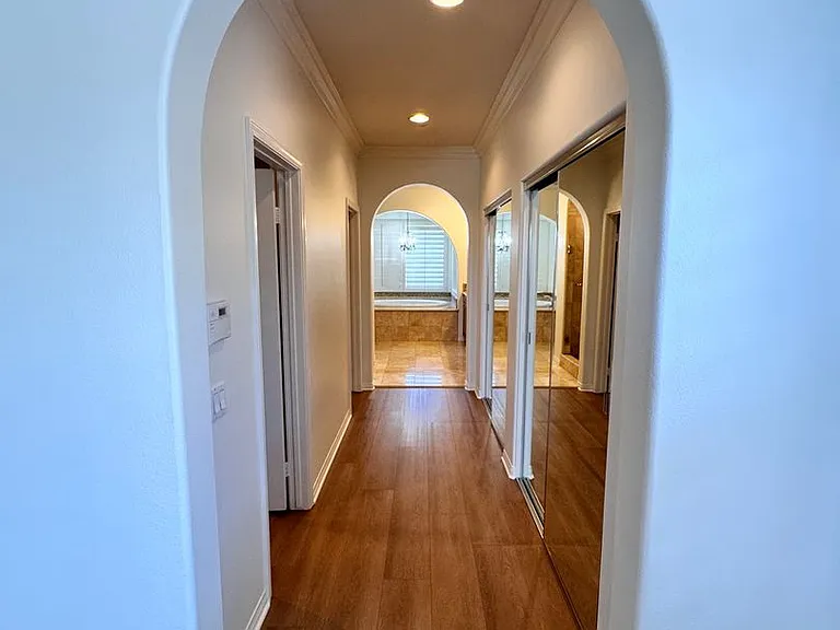 326 Manila Ave — Photo 46