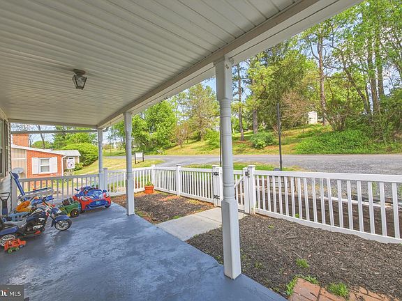 3rd image of 353 Turkey Knob Rd