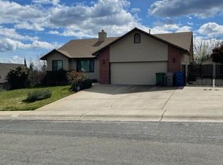 2725 Crystal Tree Dr, Redding, CA 96001