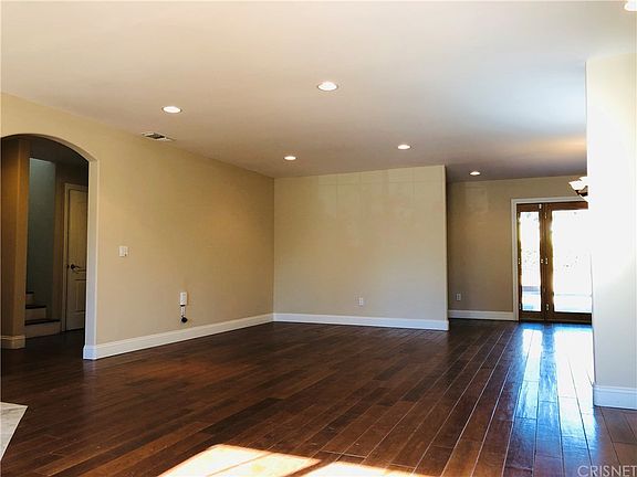 4th image of 23351 Hamlin St