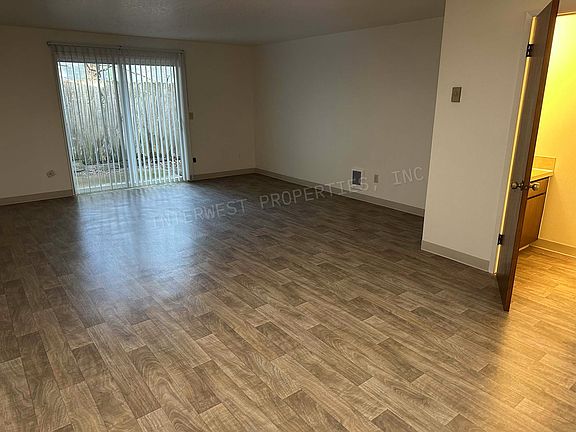 4th image of 1001 NE 25th Ave APT 14