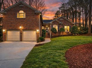 2016 W Sterlington Pl, Apex, NC 27502