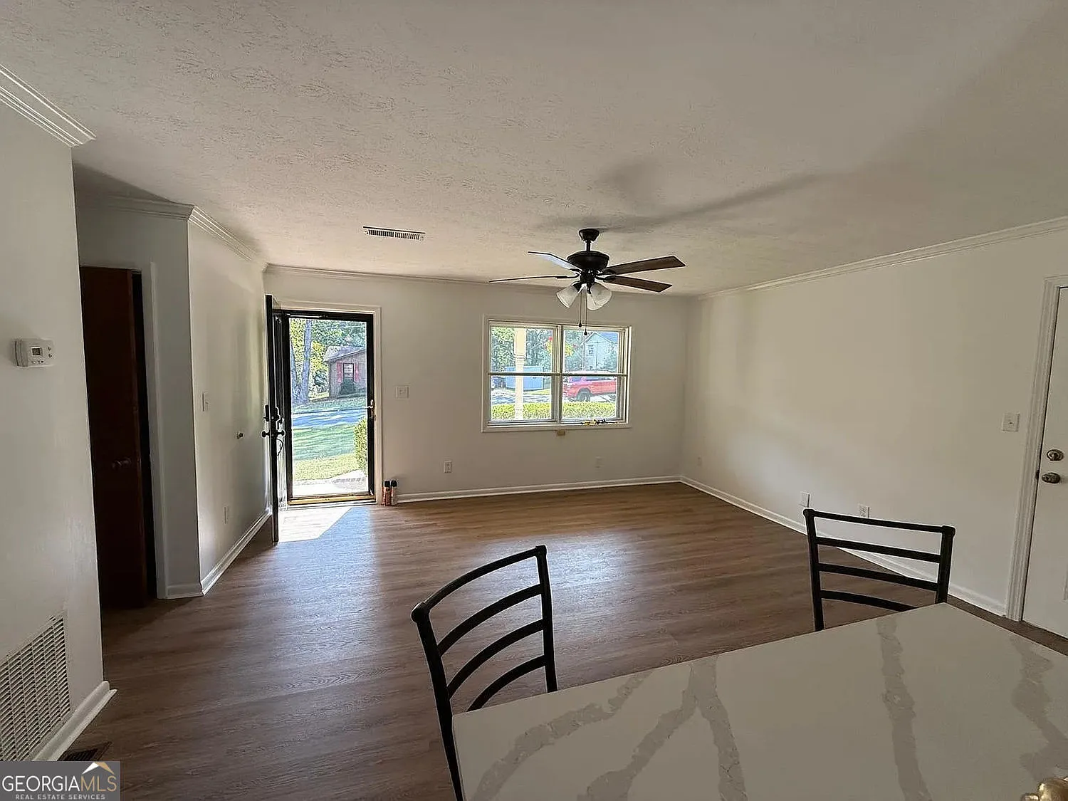 3 bed, 2.0 bath, 1035 sqft, $2,100 — Photo 4