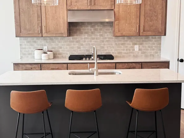 20104 Globe Dr, Lakeville, MN 55044