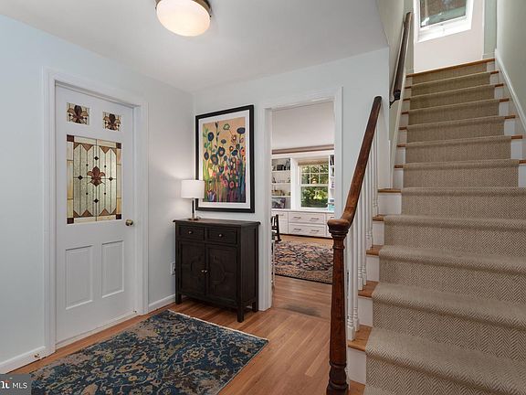 4th image of 19 Maple Ln