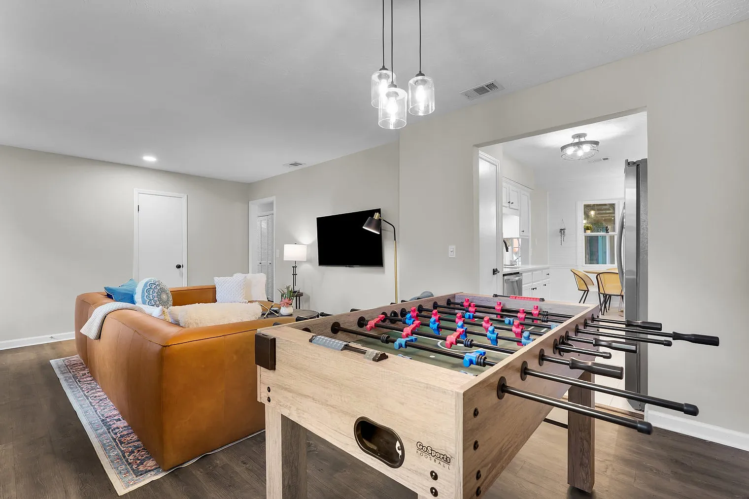 4 bed, 2.0 bath, 1603 sqft, $6,957 — Photo 3