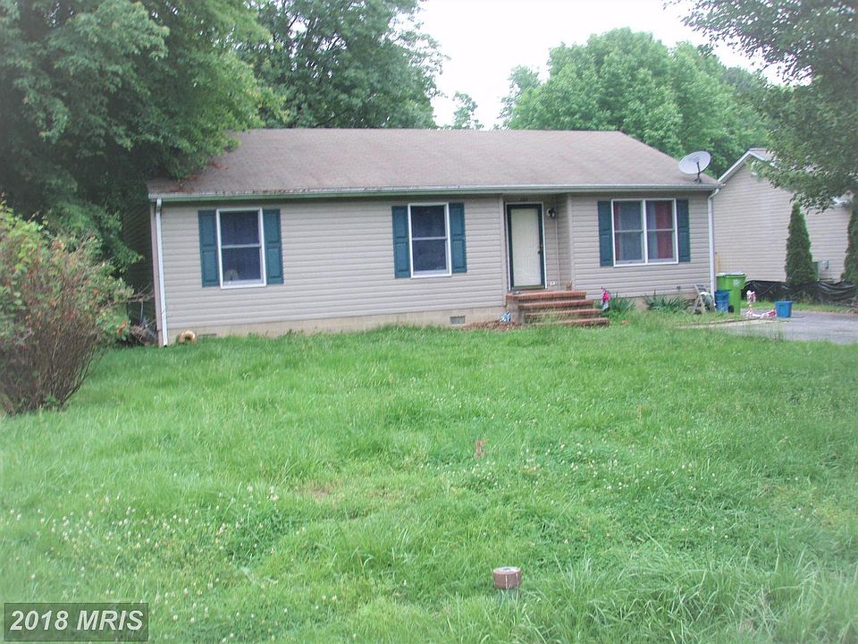 1st image of 204 Oakwood Ln