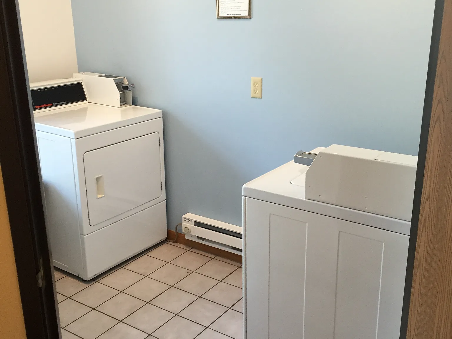 Sherman Oaks Apartments — Photo 4