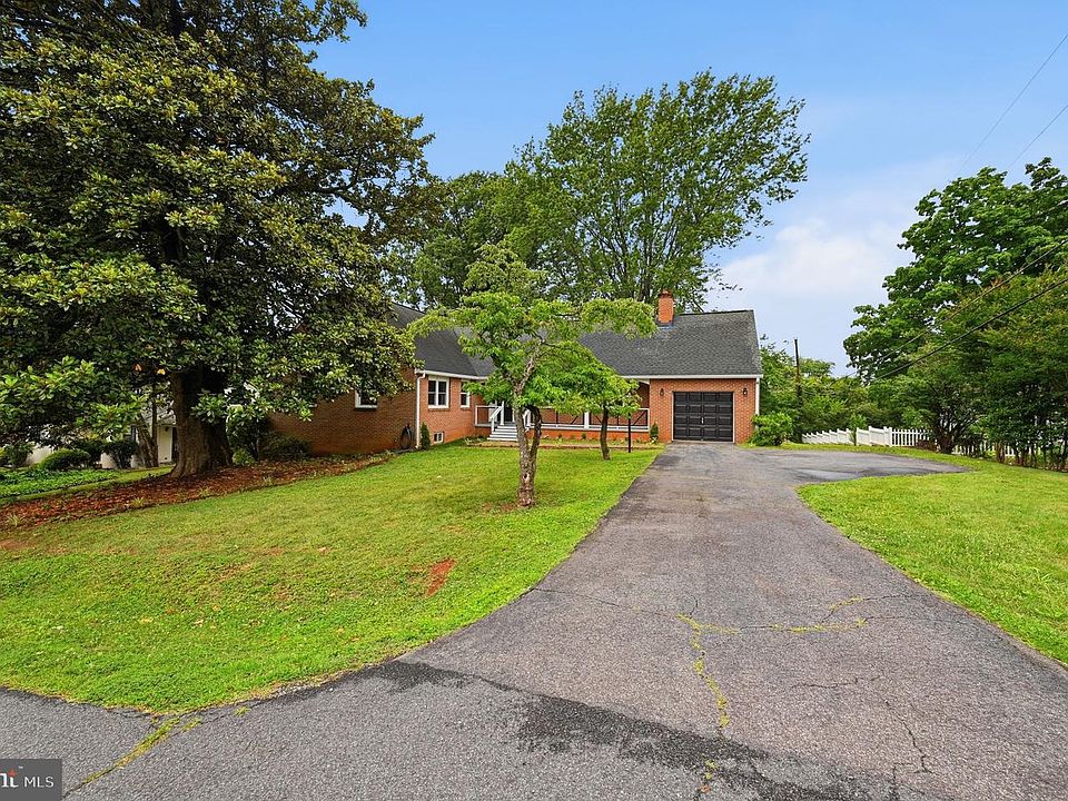 1st image of 1138 Oaklawn Dr