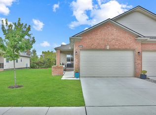 54343 Camden Cir, Chesterfield, MI