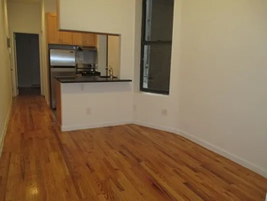 Rented by Robyn Lee, LREB | media 24