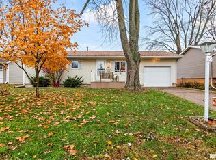 55 Buckingham Rd, Chatham, IL 62629