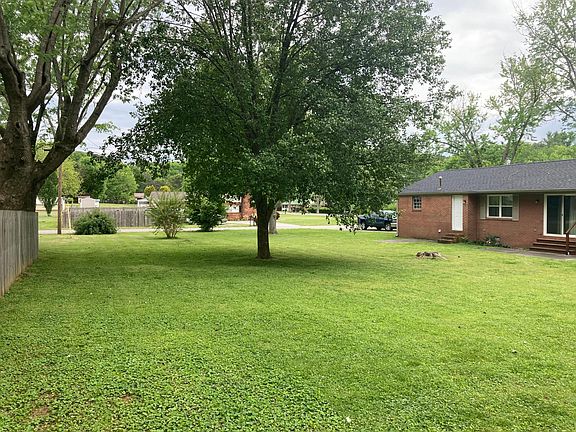 5th image of 810 Mimosa Dr NW