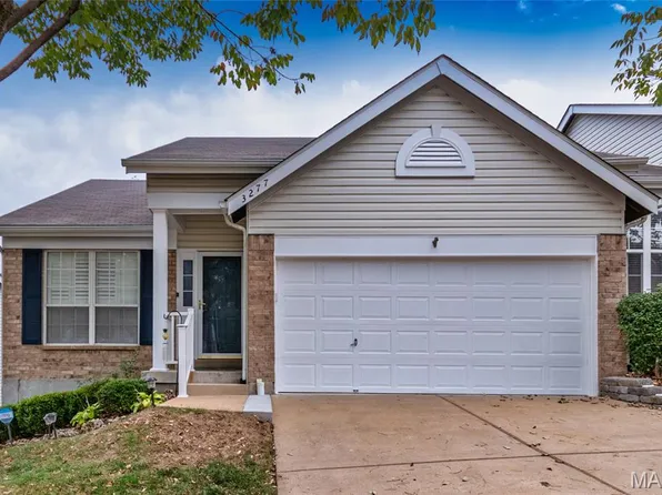 3277 Country Hollow Dr, Saint Louis, MO 63129