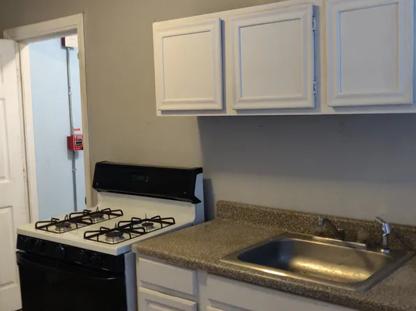 121 Daboll St APT 5, Providence, RI 02907