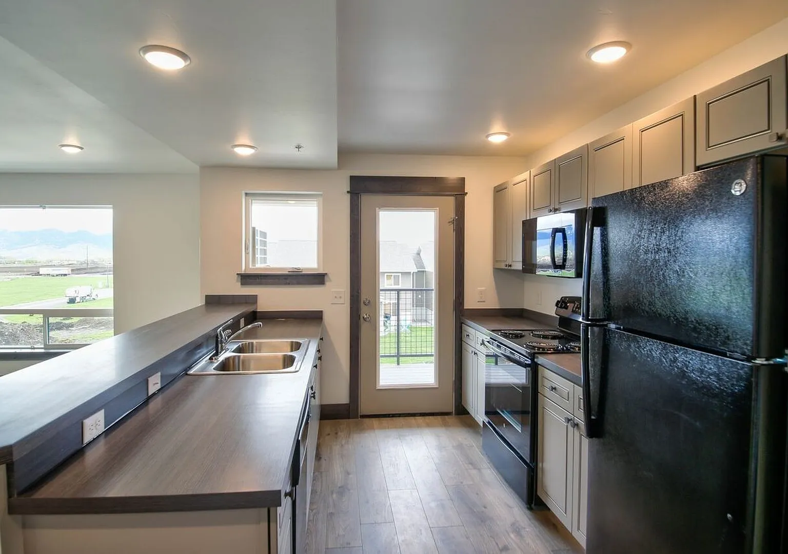 1805 Golden West Dr — Photo 1
