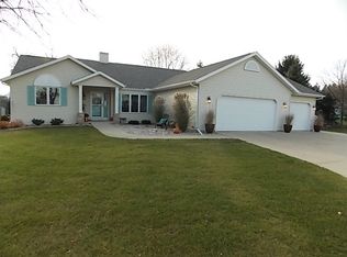 1000 Pawnee Ct, Fort Atkinson, WI 53538