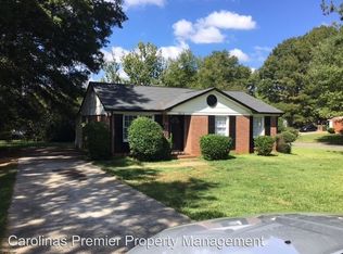 1013 Comstock Dr, Charlotte, NC 28217