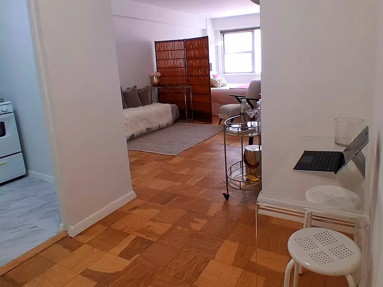 153 E 57th St #14J — Photo 3