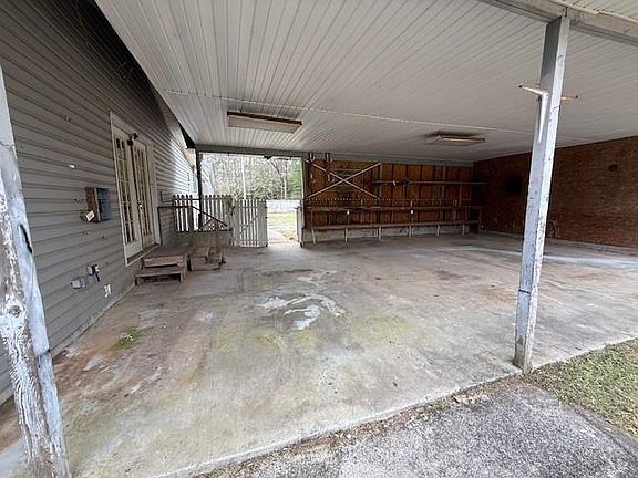 4th image of 394 Smith Rd