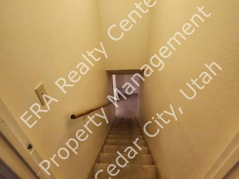 921 N 400 W — Photo 10