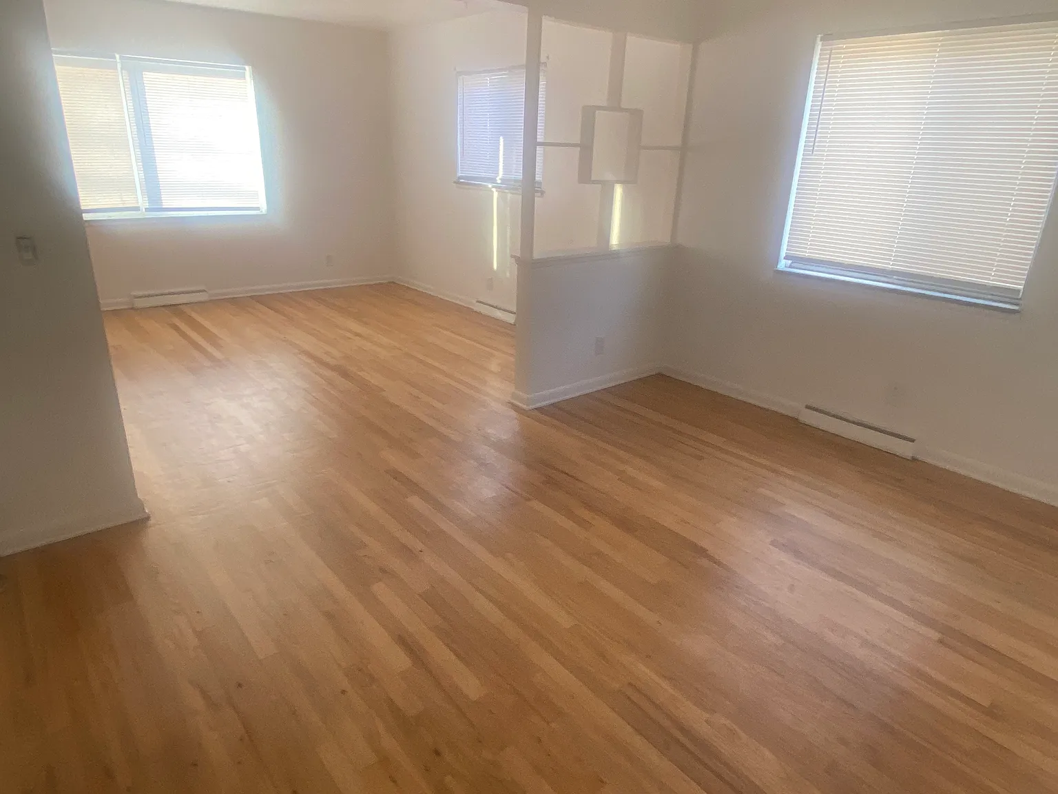 3 bed, 1.5 bath, 1200 sqft, $1,350 — Photo 3