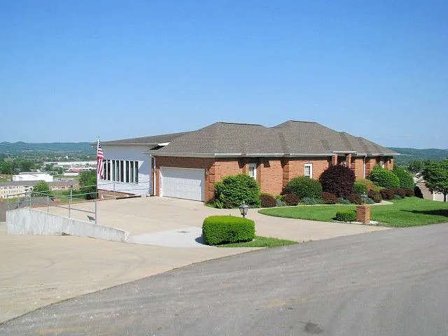 228 Allen Dr photo 1